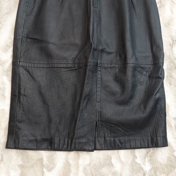 Textured Leather Skirt - Picture 9 of 10